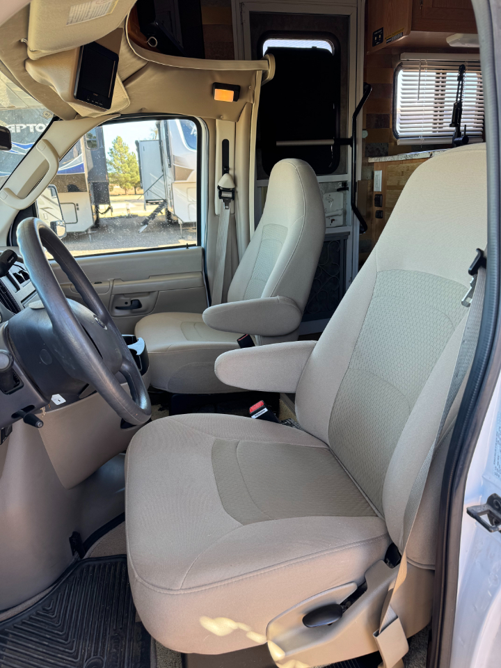 Winnebago Access  2007