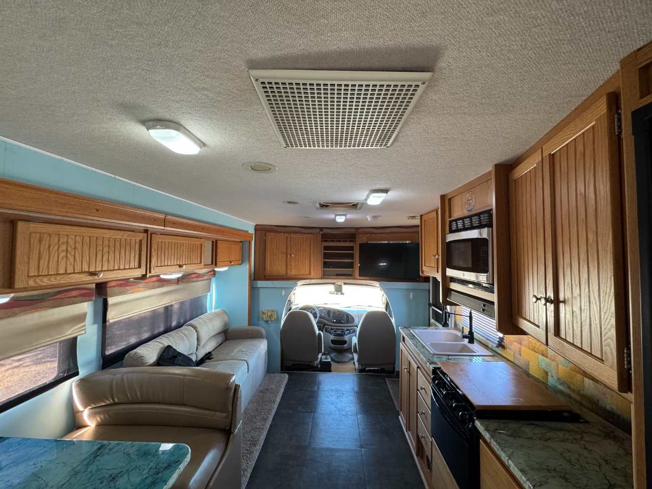 Winnebago Access  2007