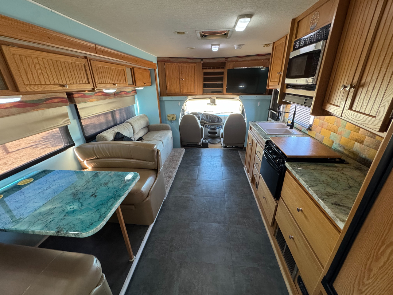 Winnebago Access  2007