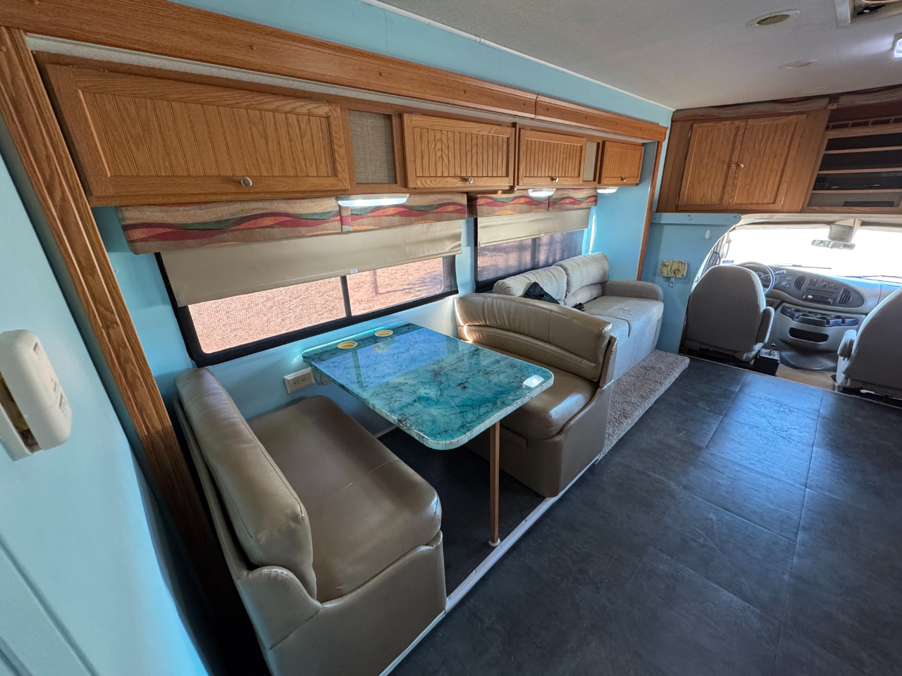 Winnebago Access  2007