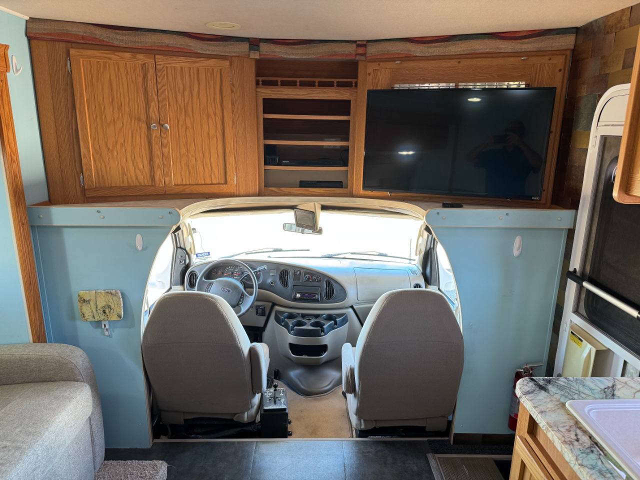 Winnebago Access  2007