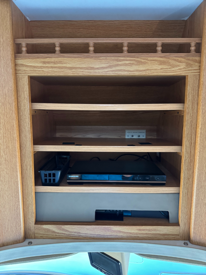 Winnebago Access  2007