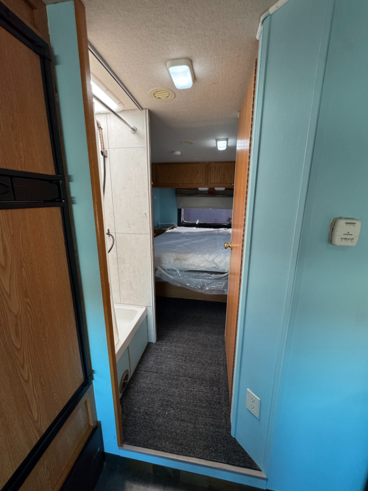 Winnebago Access  2007