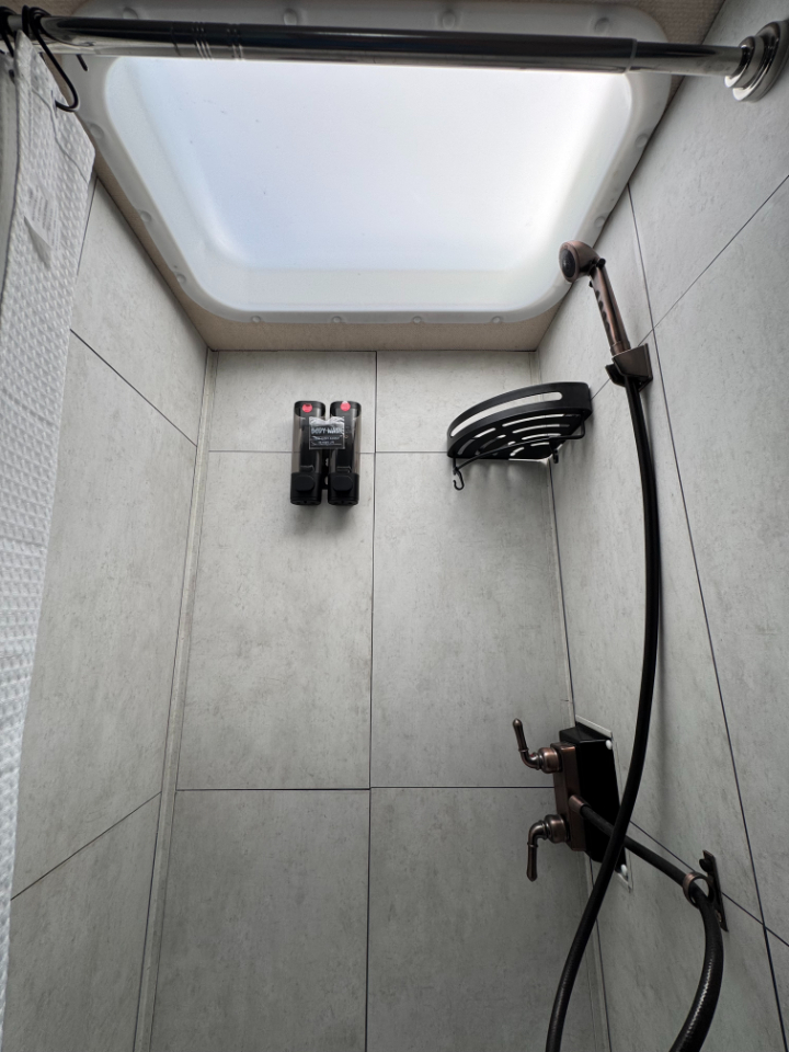 Winnebago Access  2007