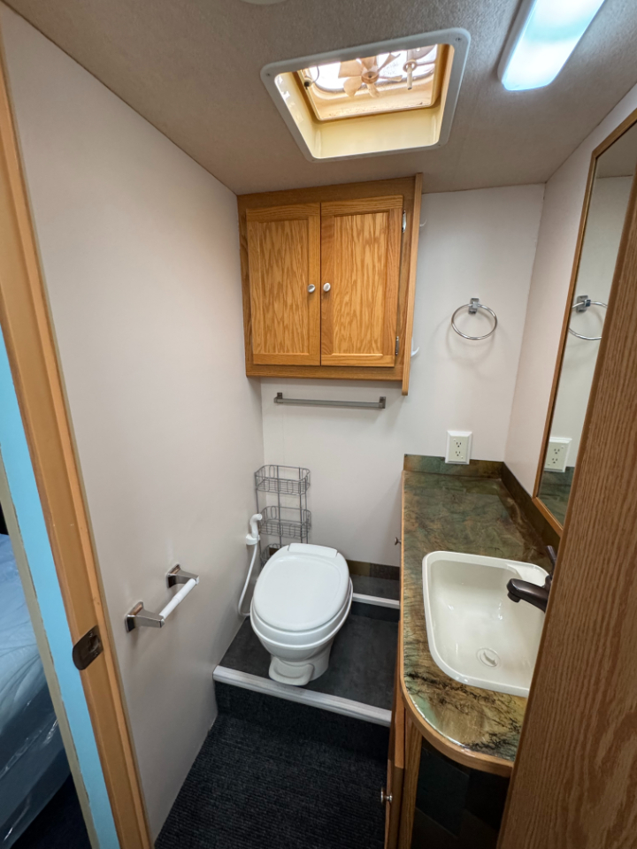 Winnebago Access  2007