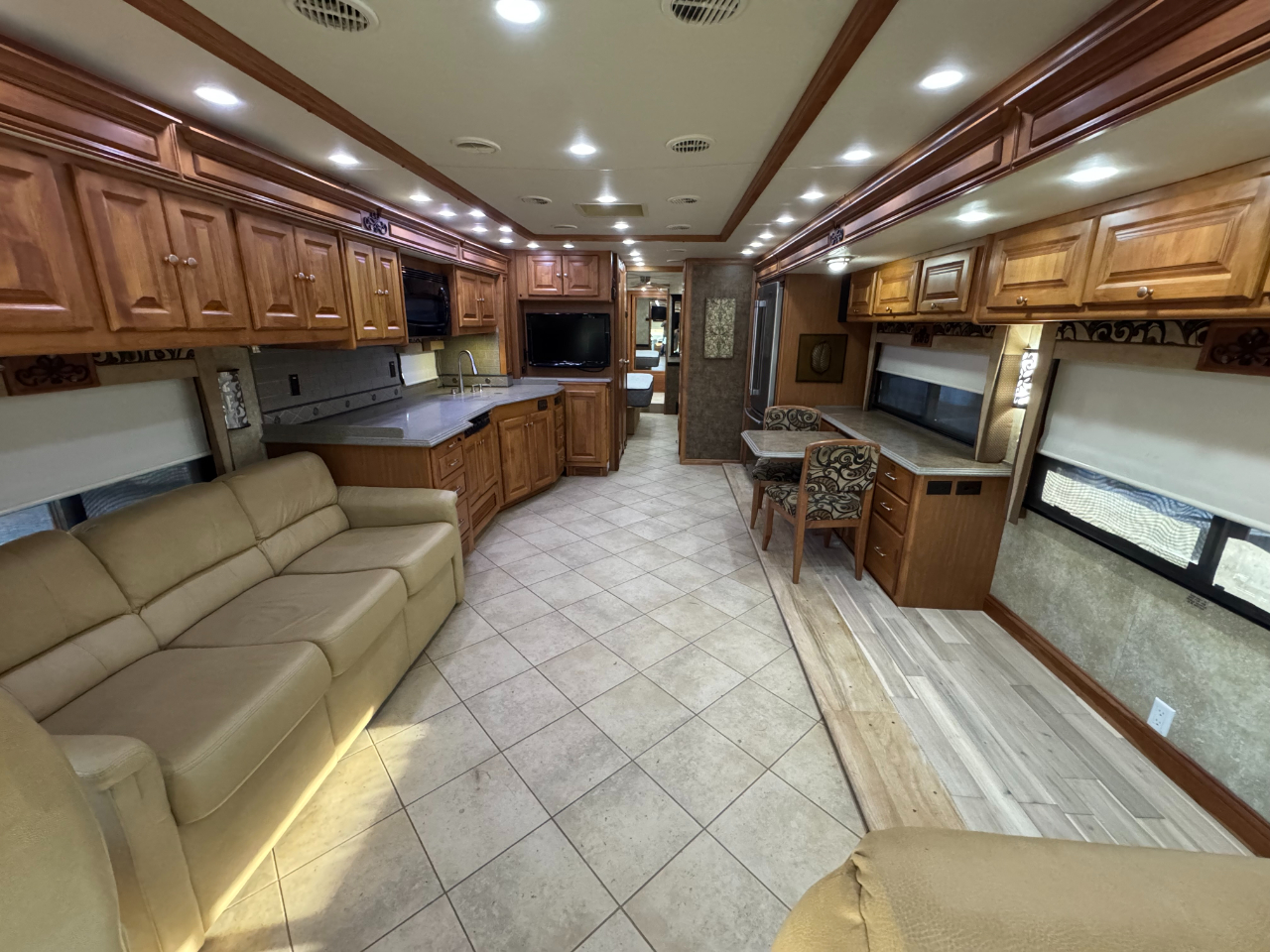 Tiffin Motorhomes Phaeton  2010