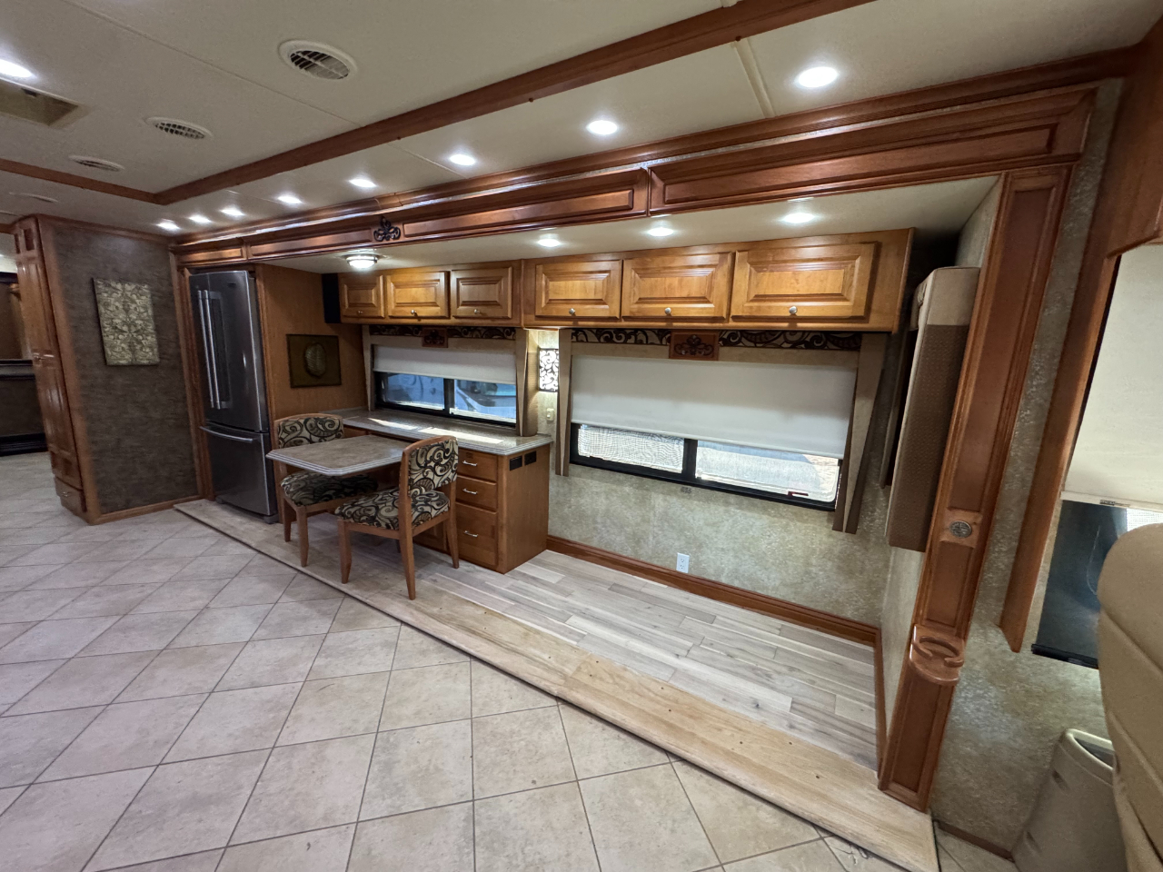 Tiffin Motorhomes Phaeton  2010