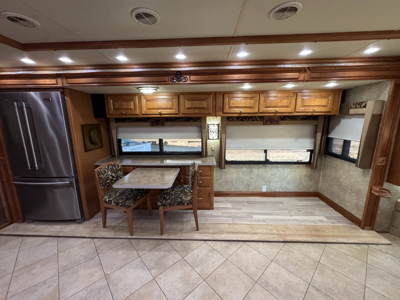 Tiffin Motorhomes Phaeton  2010