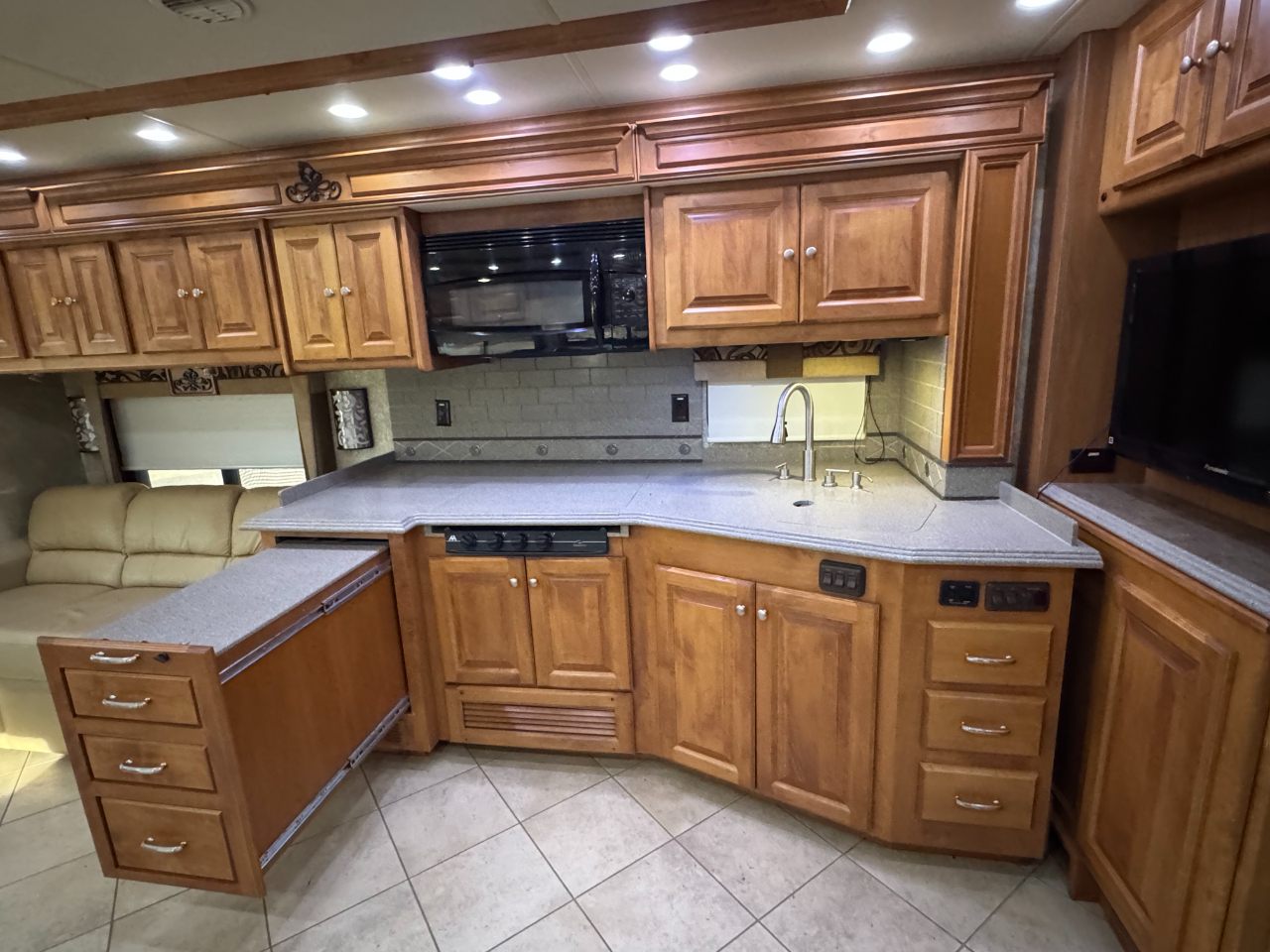 Tiffin Motorhomes Phaeton  2010