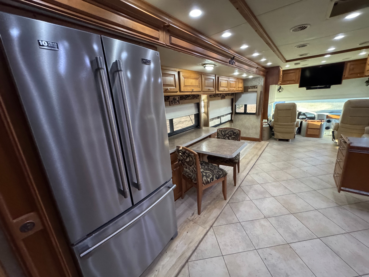 Tiffin Motorhomes Phaeton  2010