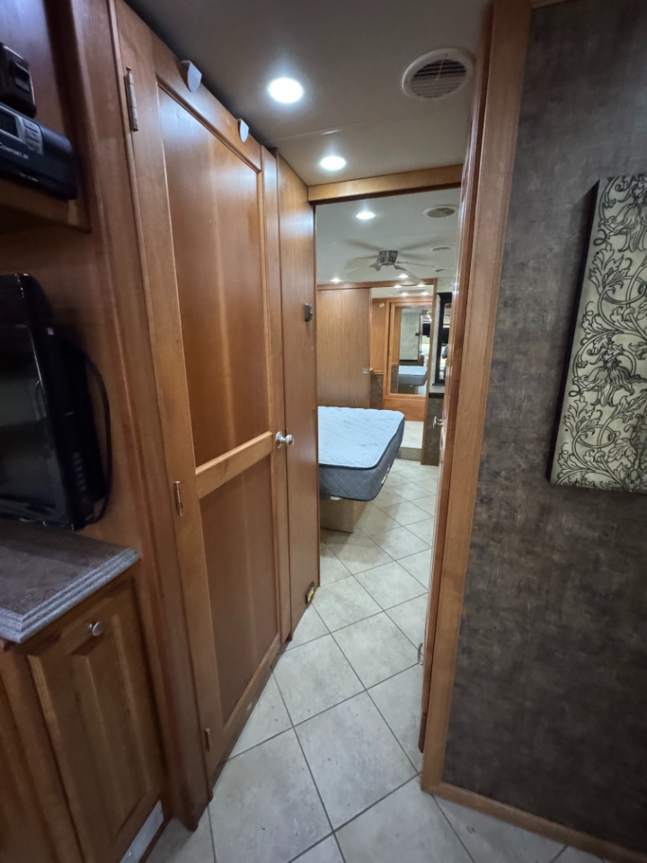 Tiffin Motorhomes Phaeton  2010