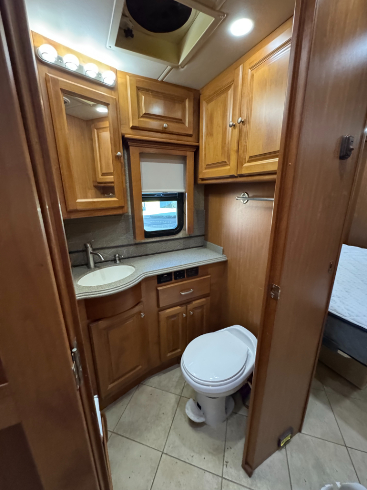 Tiffin Motorhomes Phaeton  2010