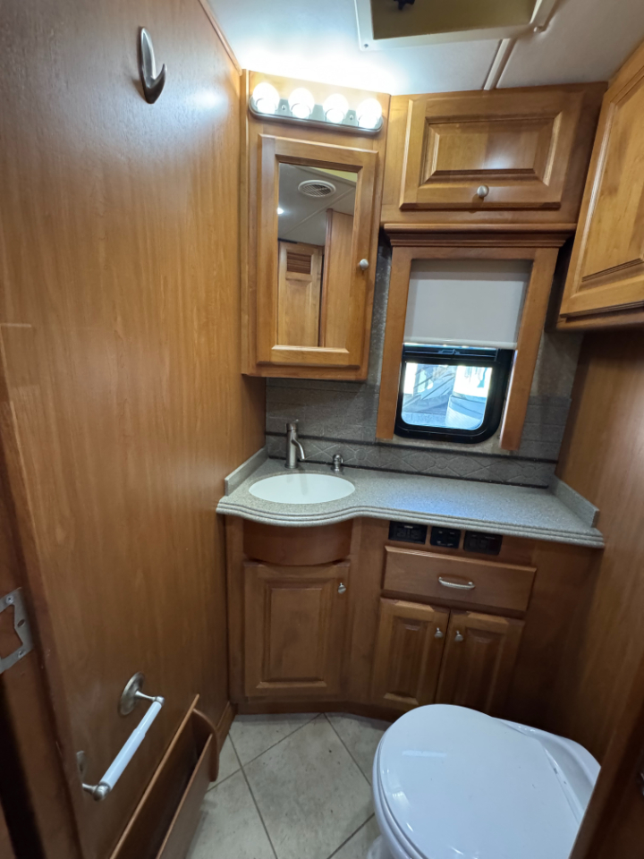 Tiffin Motorhomes Phaeton  2010
