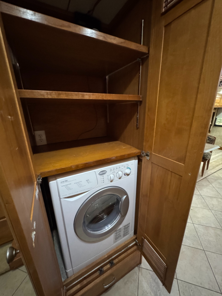 Tiffin Motorhomes Phaeton  2010