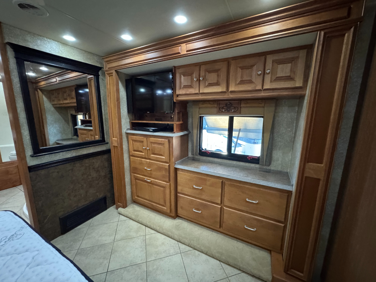 Tiffin Motorhomes Phaeton  2010