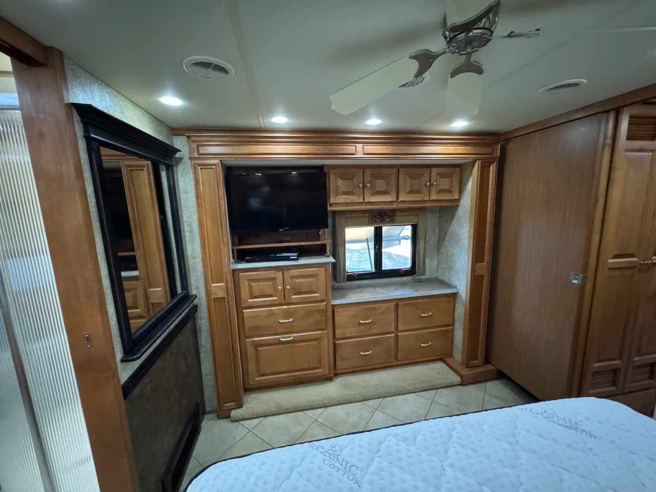 Tiffin Motorhomes Phaeton  2010