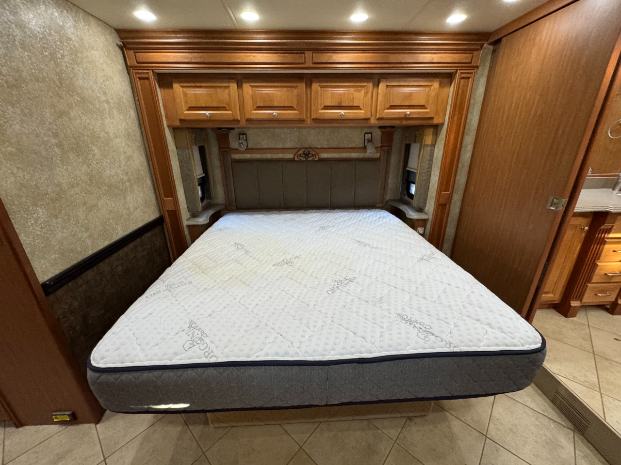 Tiffin Motorhomes Phaeton  2010