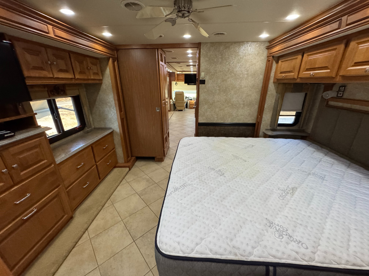 Tiffin Motorhomes Phaeton  2010