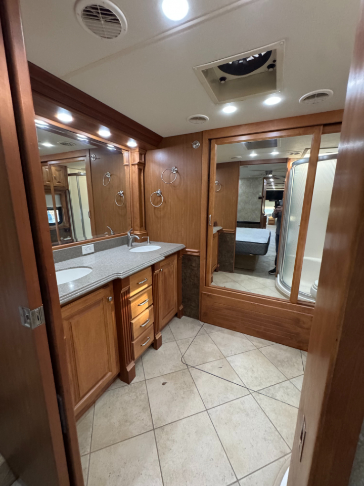 Tiffin Motorhomes Phaeton  2010