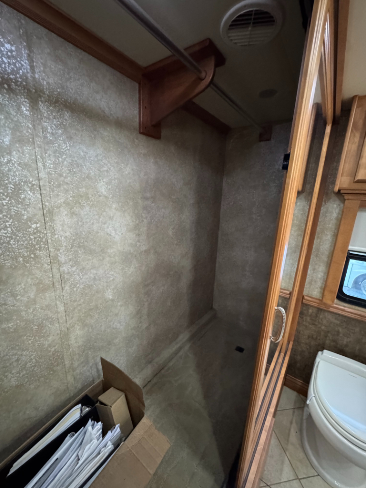 Tiffin Motorhomes Phaeton  2010