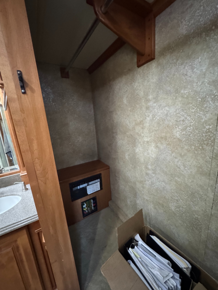 Tiffin Motorhomes Phaeton  2010