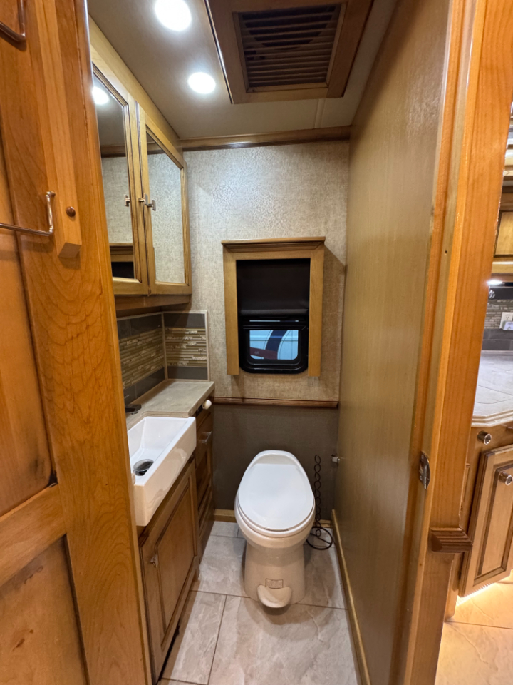 Tiffin Motorhomes Phaeton  2018