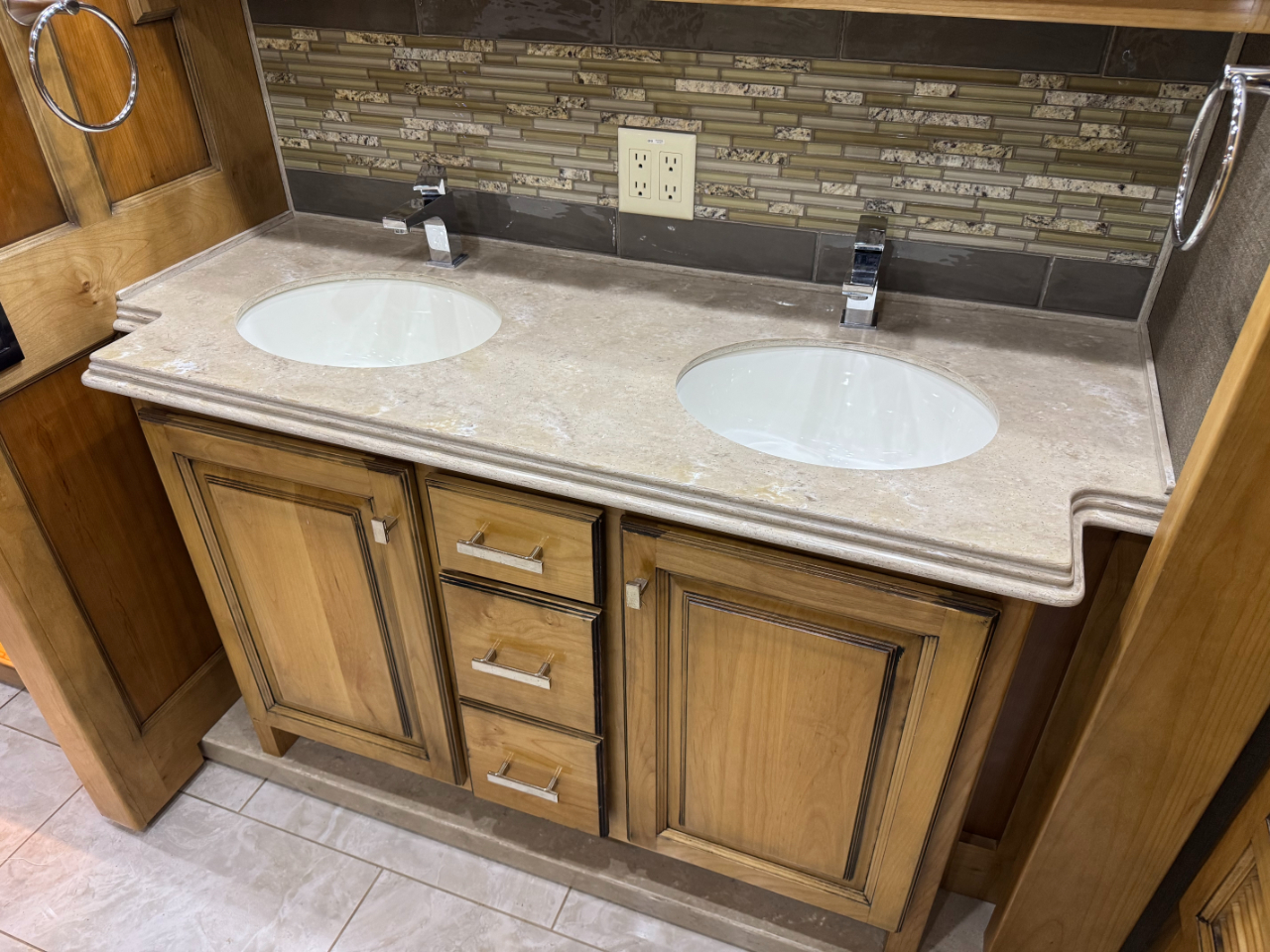 Tiffin Motorhomes Phaeton  2018