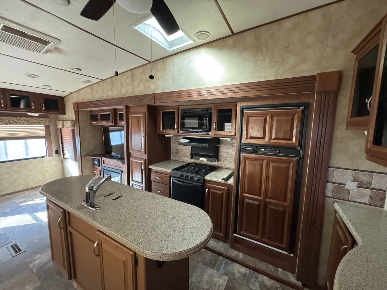 CrossRoads RV Cruiser  2014