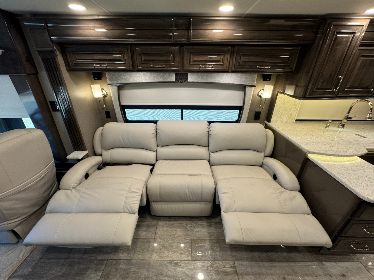 Entegra Coach Cornerstone  2021