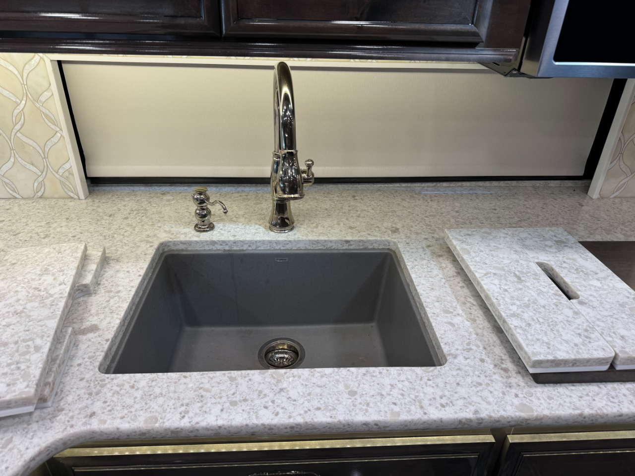 Entegra Coach Cornerstone  2021