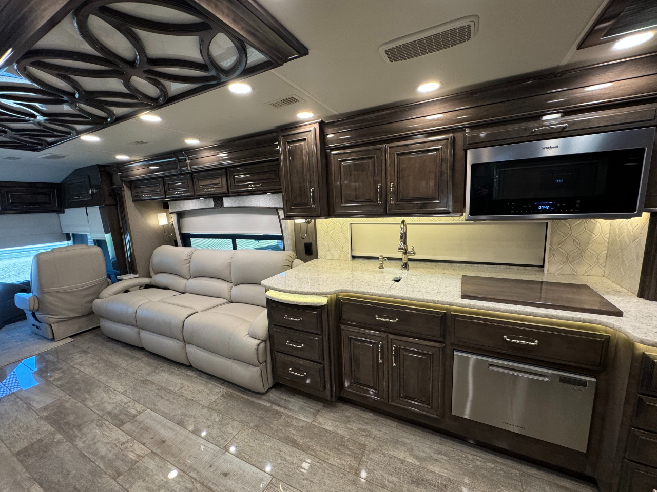 Entegra Coach Cornerstone  2021