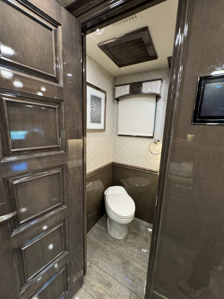 Entegra Coach Cornerstone  2021