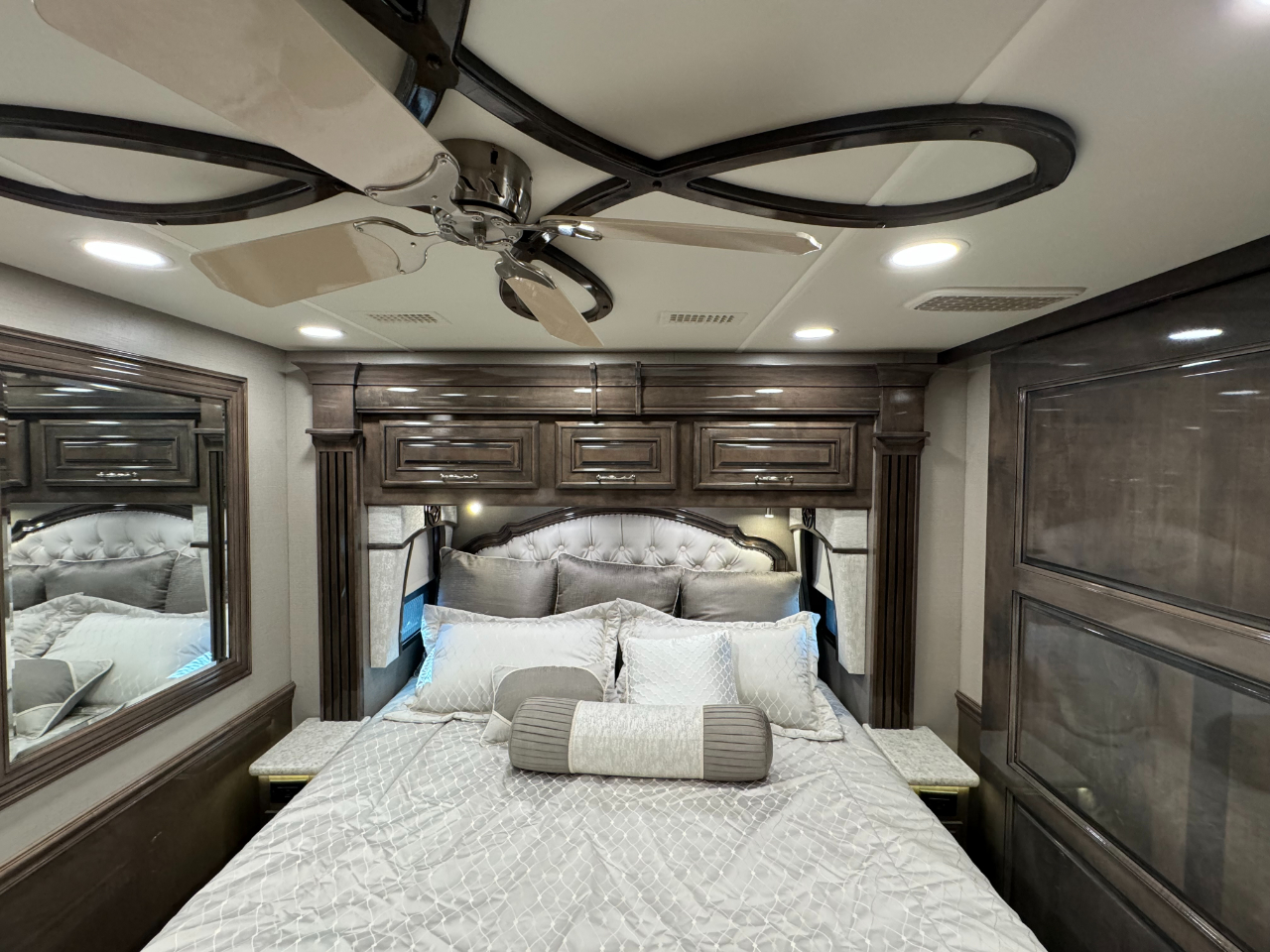 Entegra Coach Cornerstone  2021