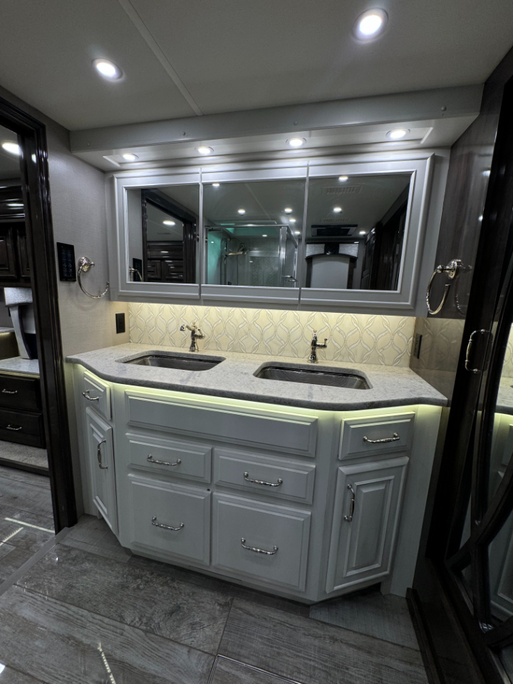 Entegra Coach Cornerstone  2021