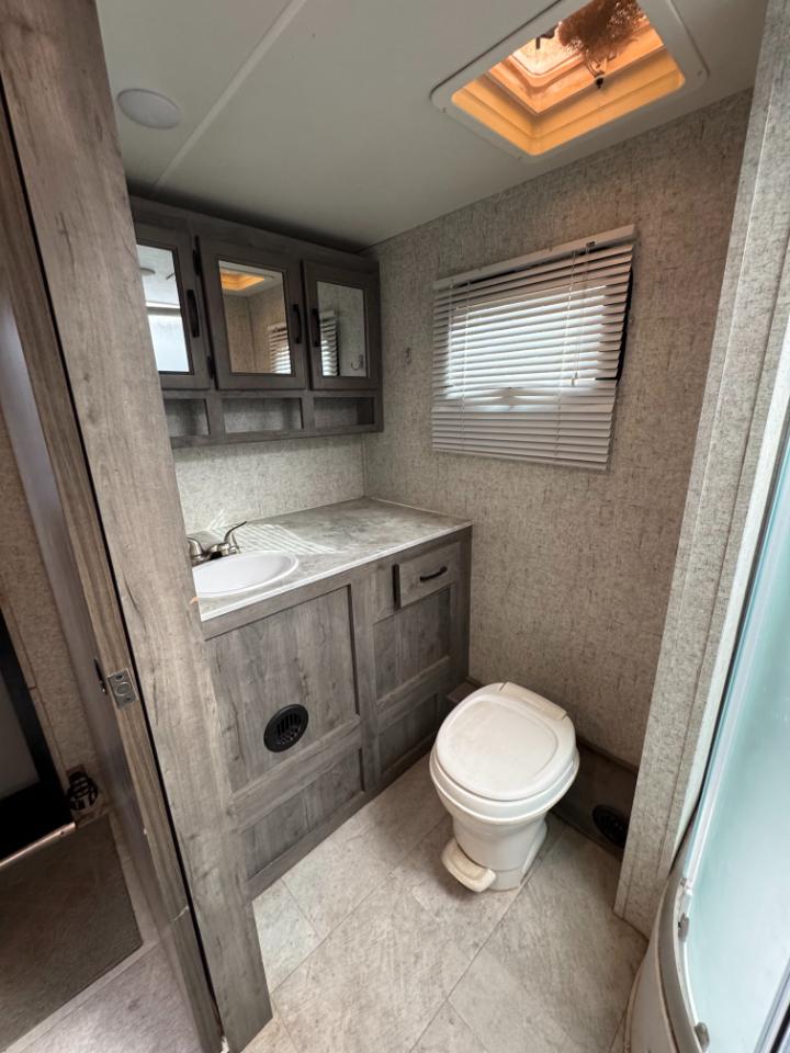 Forest River Coachmen Apex  2020