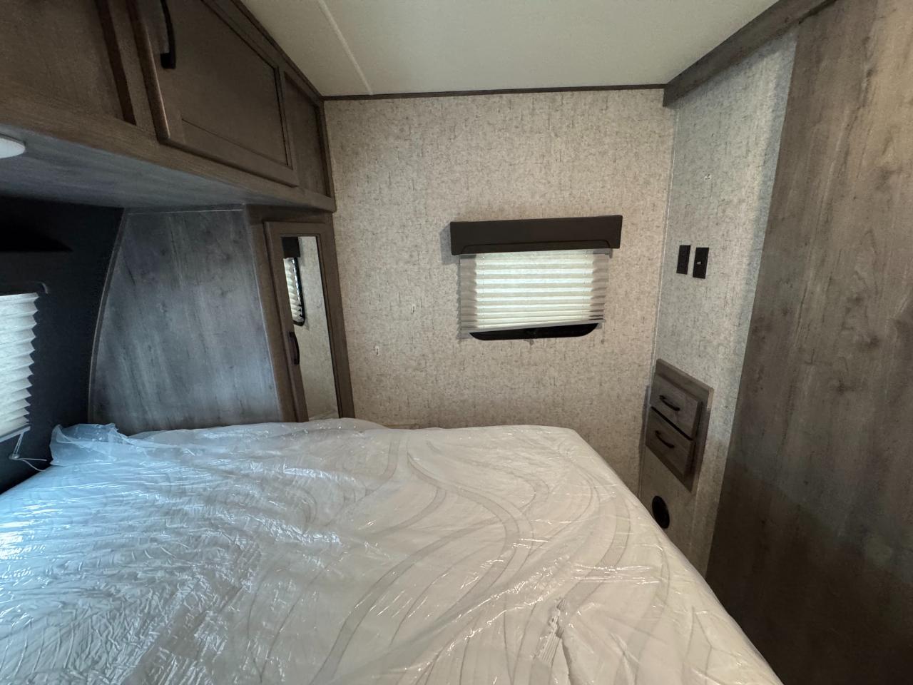 Forest River Coachmen Apex  2020