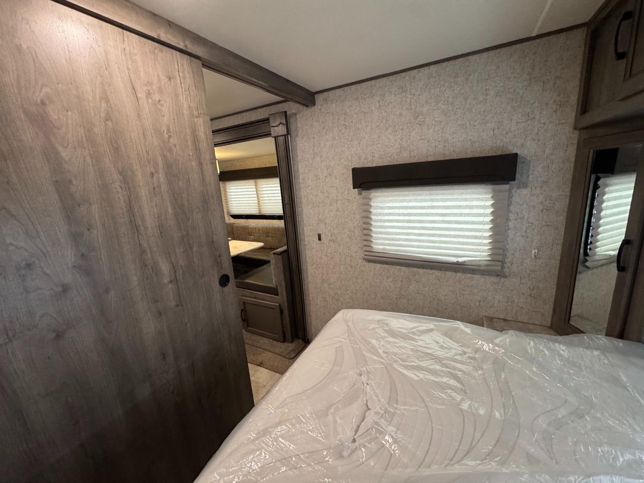 Forest River Coachmen Apex  2020