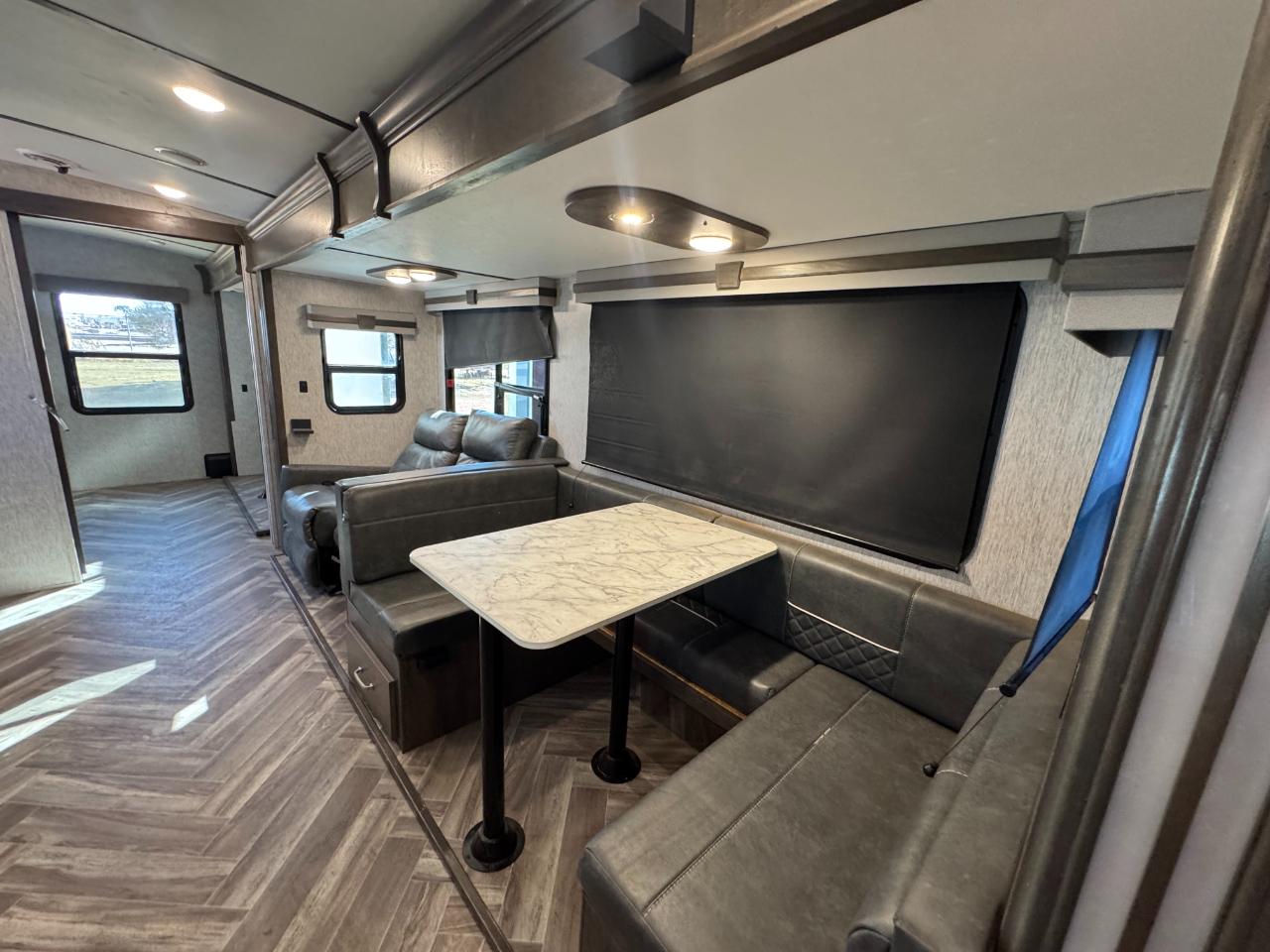 Dutchmen Astoria  2021