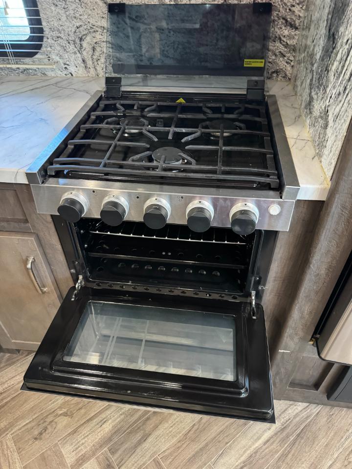 Dutchmen Astoria  2021