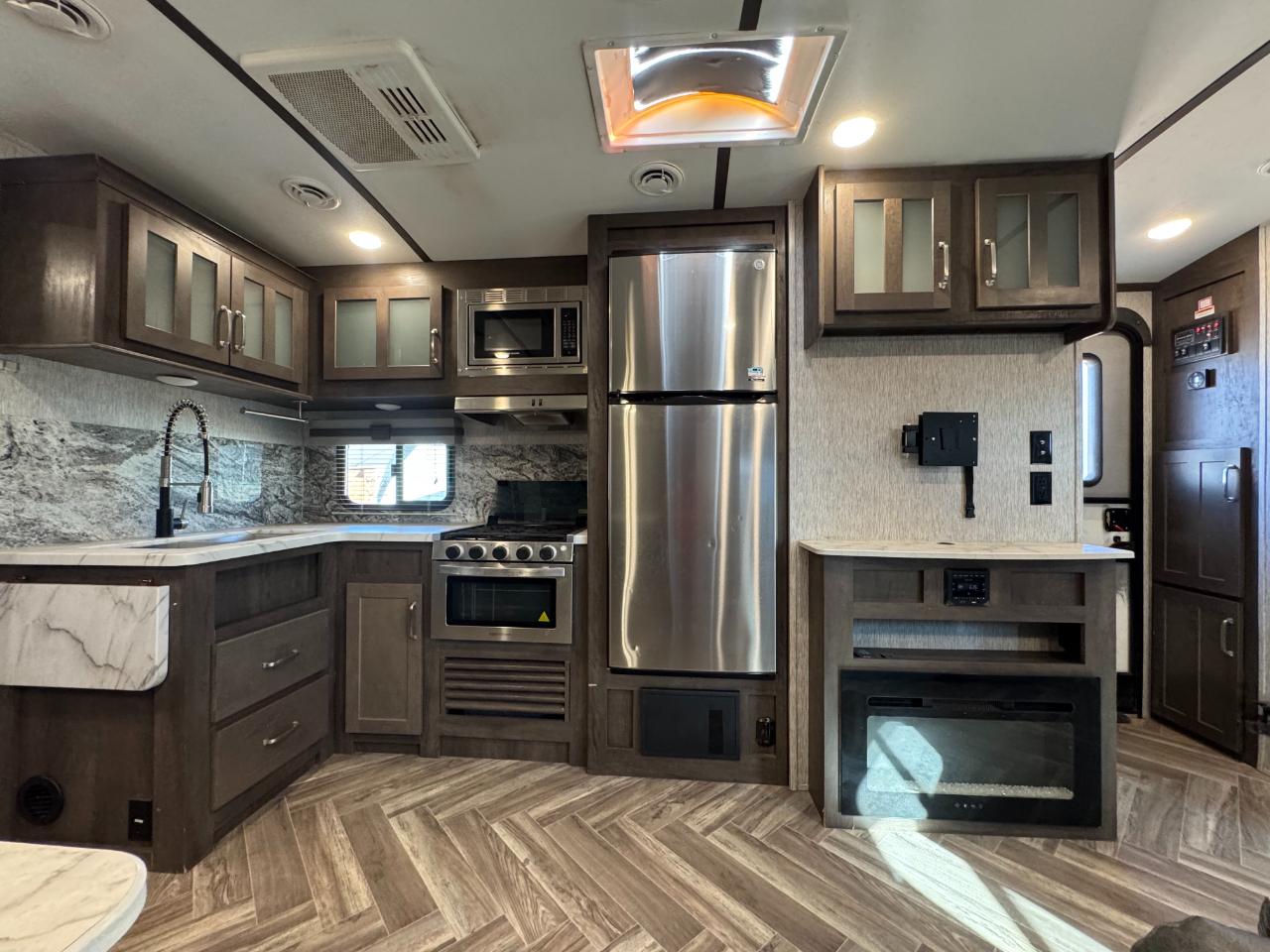 Dutchmen Astoria  2021