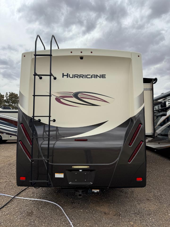 Thor Motor Coach Hurricane   2019