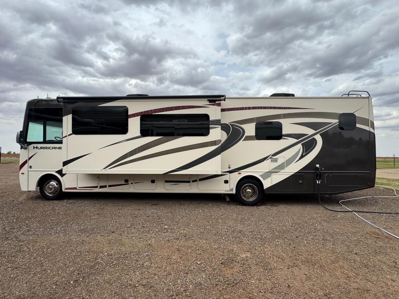 Thor Motor Coach Hurricane   2019