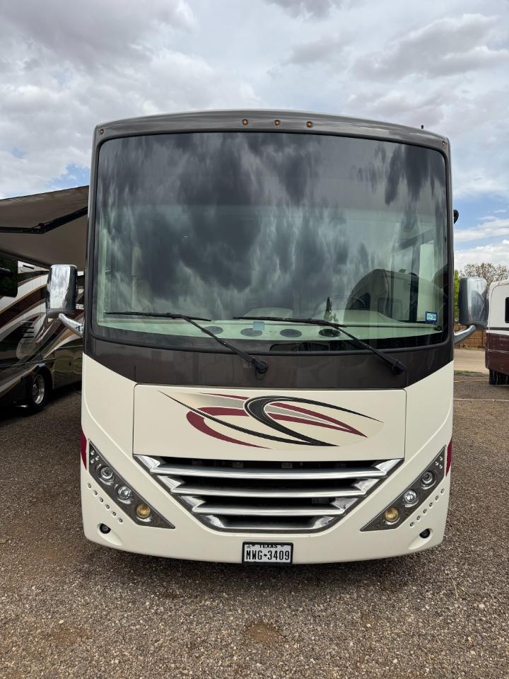Thor Motor Coach Hurricane   2019