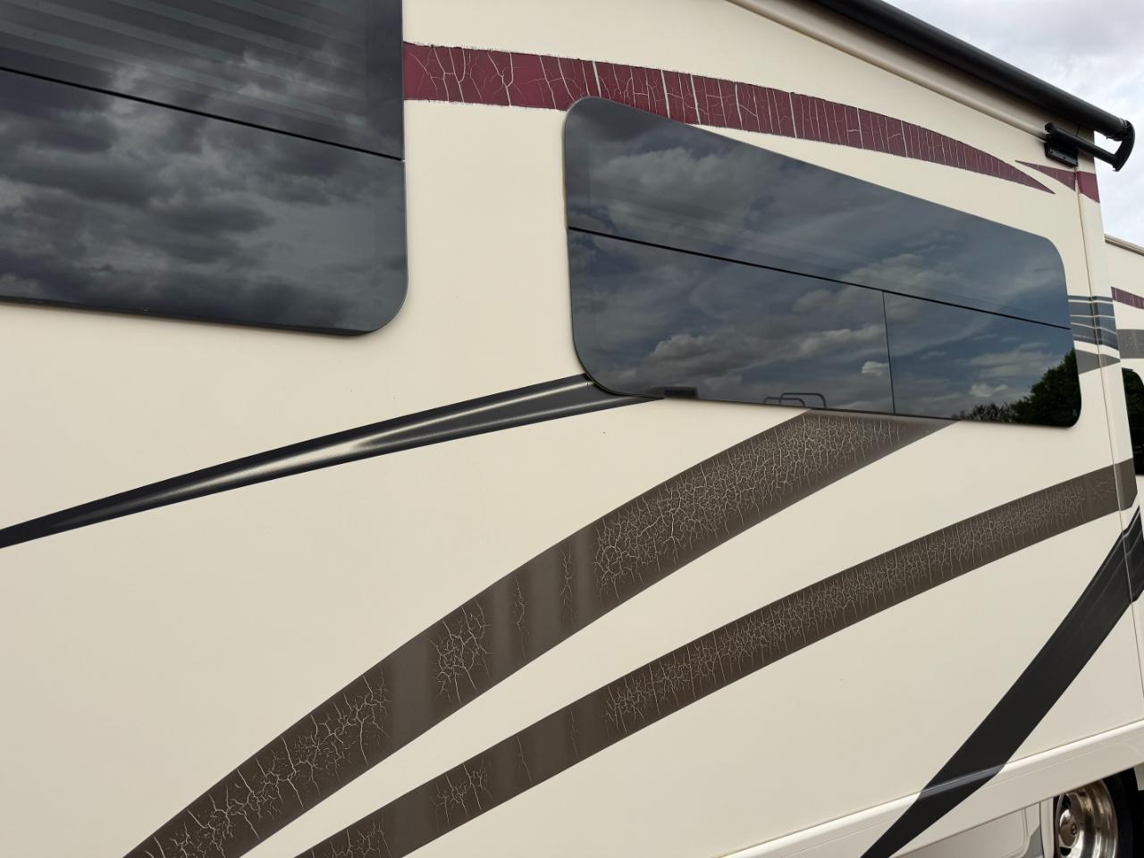 Thor Motor Coach Hurricane   2019