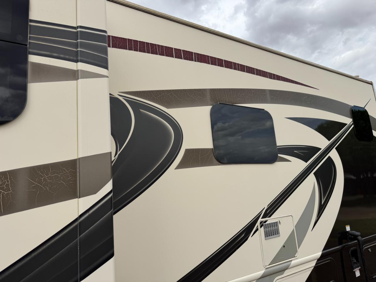 Thor Motor Coach Hurricane   2019