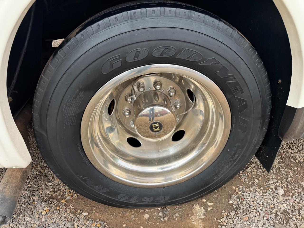 Thor Motor Coach Hurricane   2019