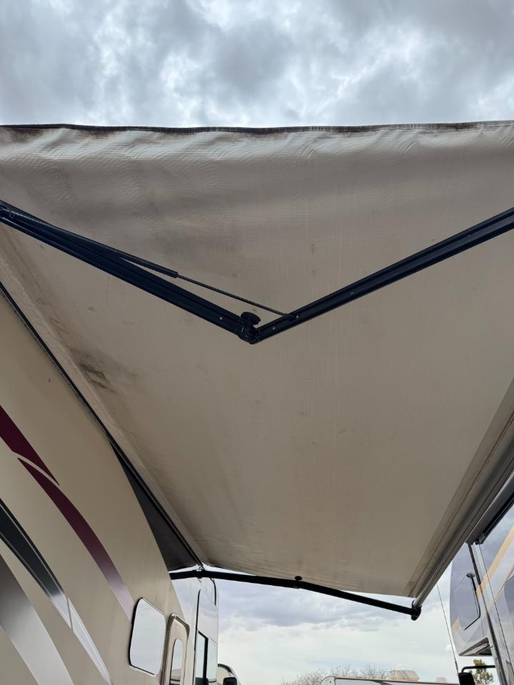 Thor Motor Coach Hurricane   2019