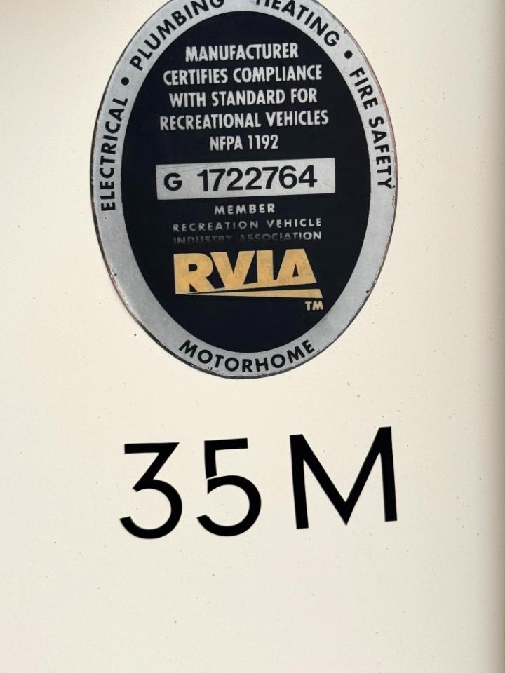 Thor Motor Coach Hurricane   2019