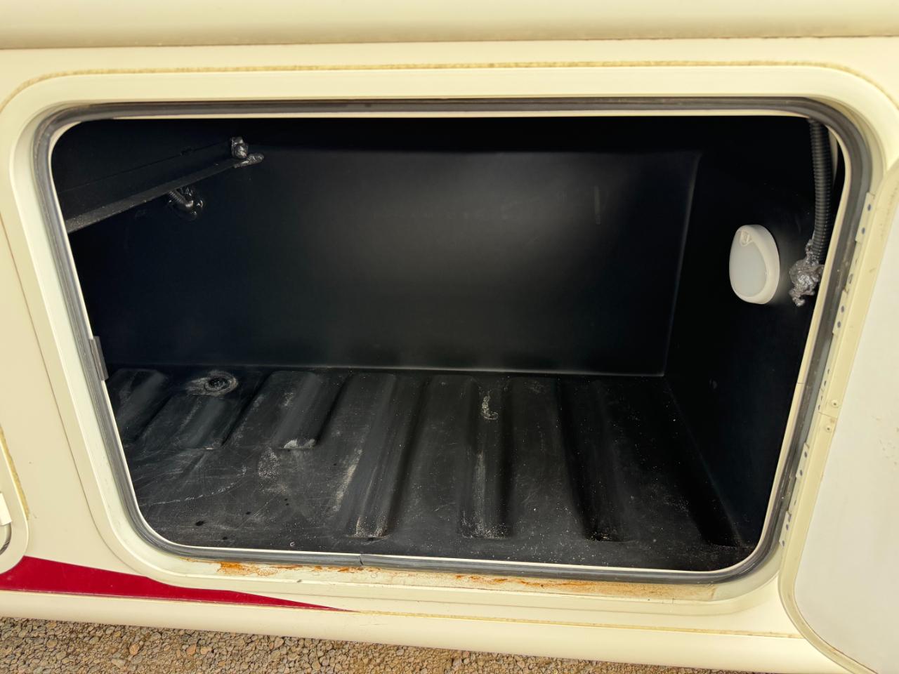 Thor Motor Coach Hurricane   2019