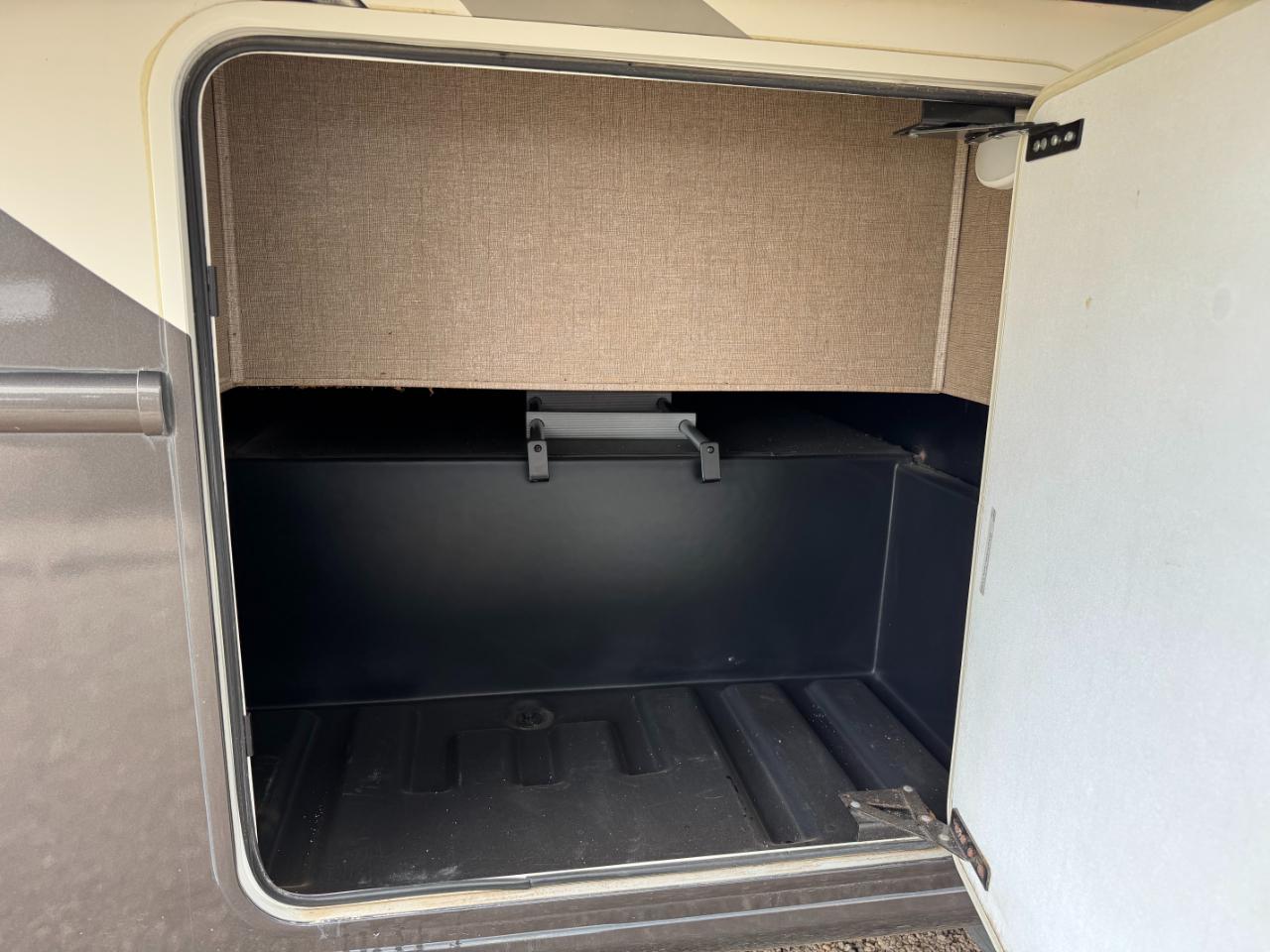 Thor Motor Coach Hurricane   2019